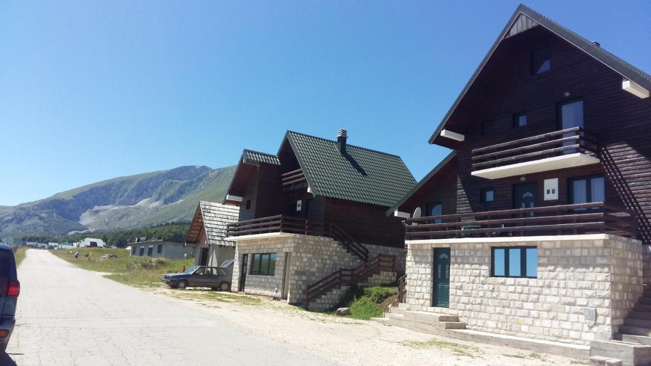Guesthouse Wolf Zabljak  Ngoại thất bức ảnh