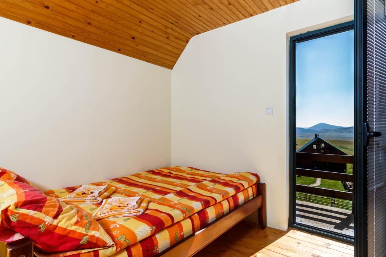Guesthouse Wolf Zabljak  Ngoại thất bức ảnh
