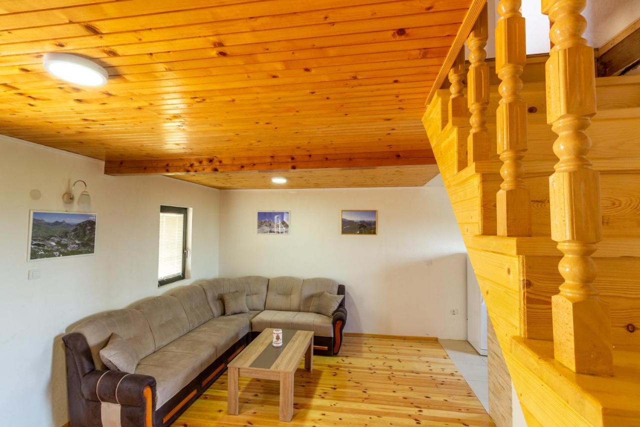 Guesthouse Wolf Zabljak  Ngoại thất bức ảnh