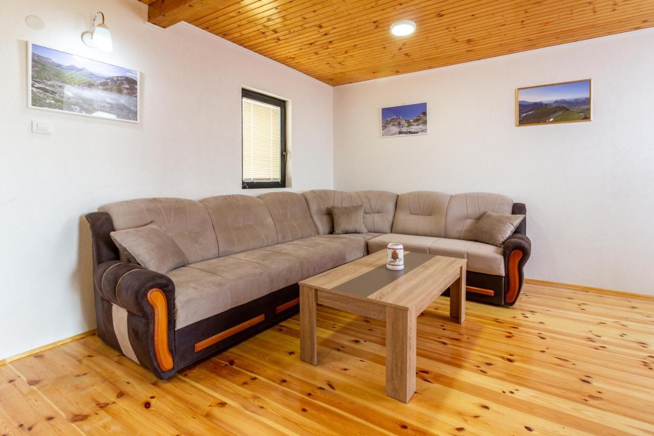 Guesthouse Wolf Zabljak  Ngoại thất bức ảnh