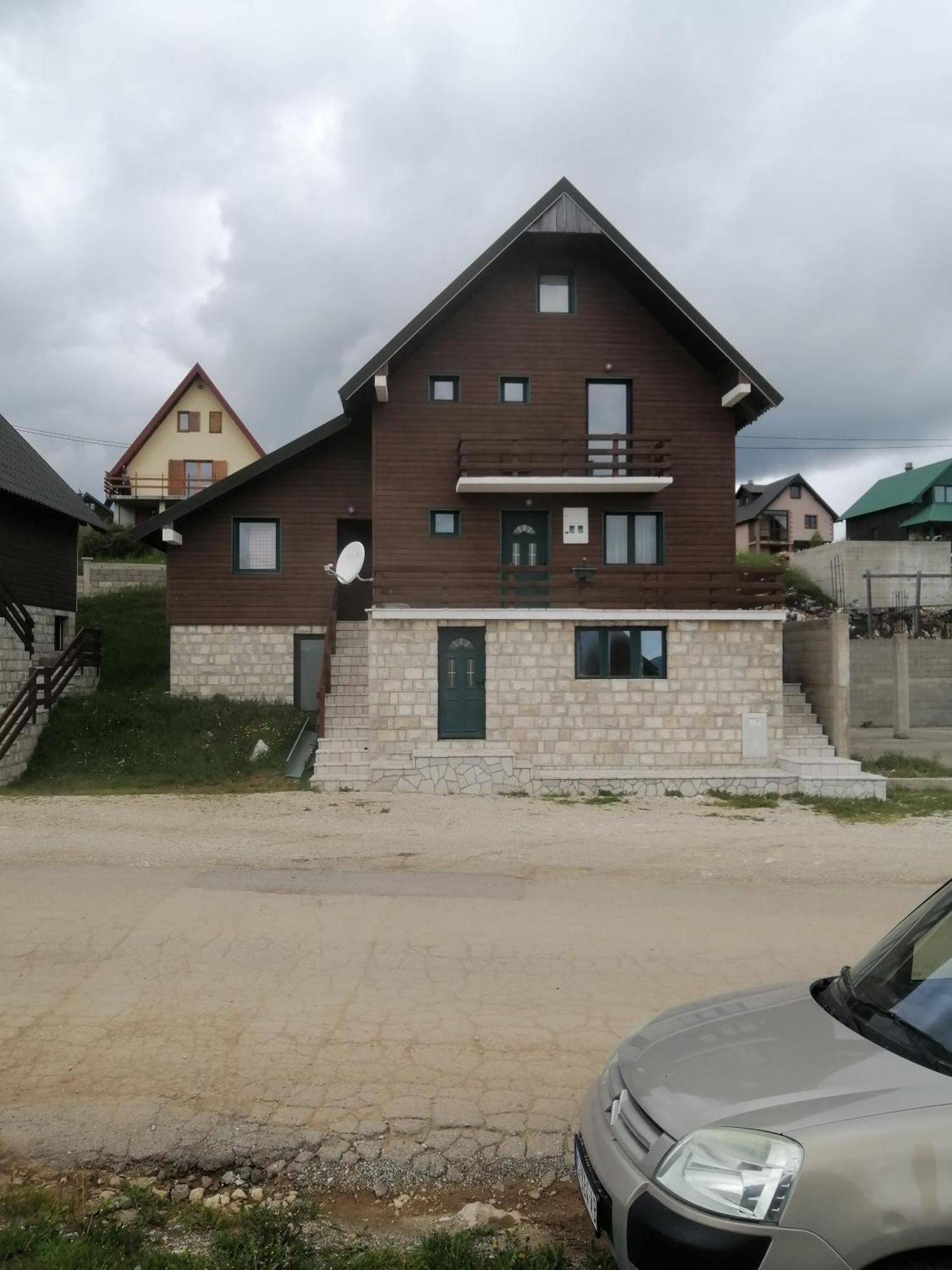 Guesthouse Wolf Zabljak  Ngoại thất bức ảnh