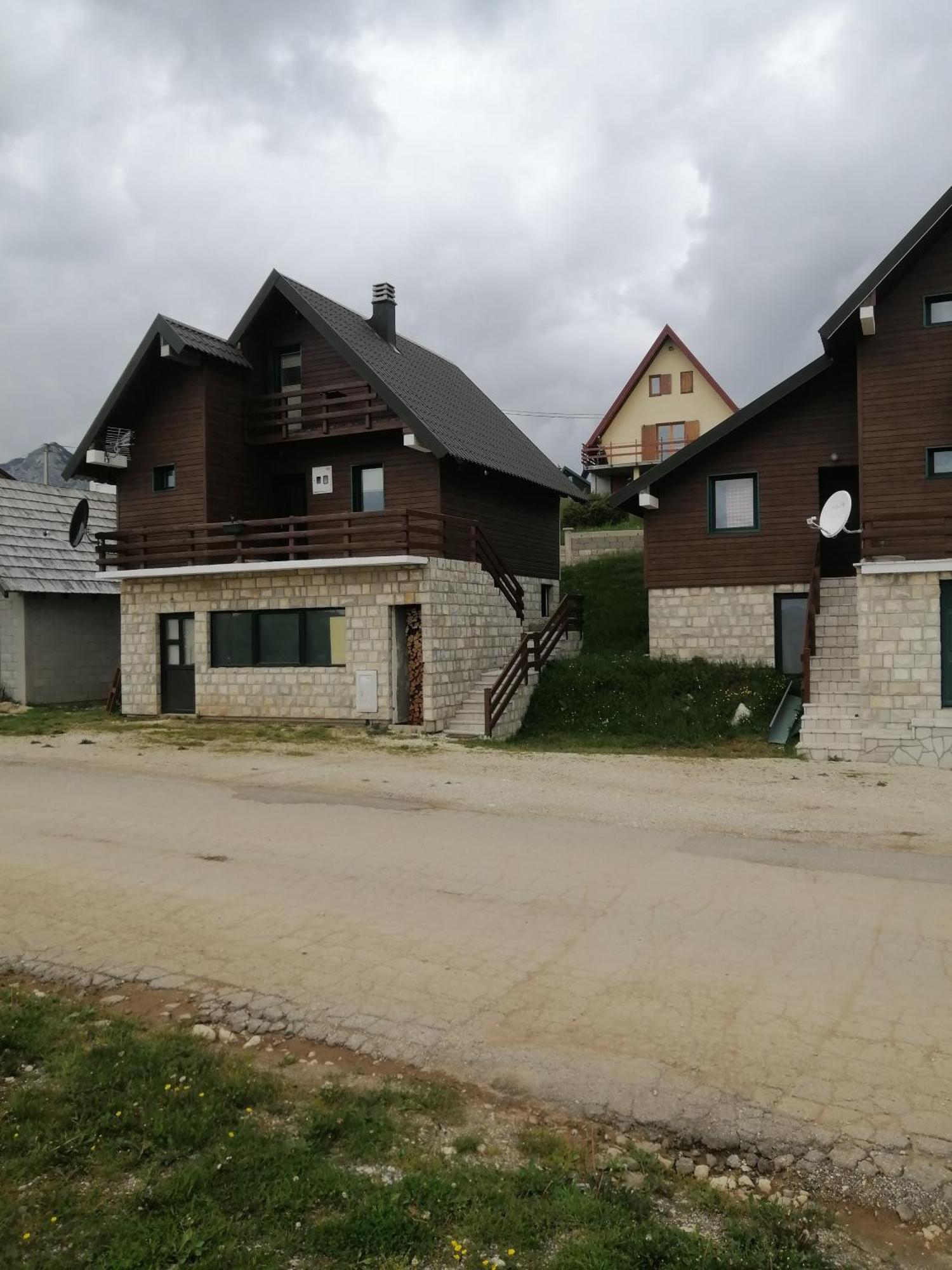 Guesthouse Wolf Zabljak  Ngoại thất bức ảnh