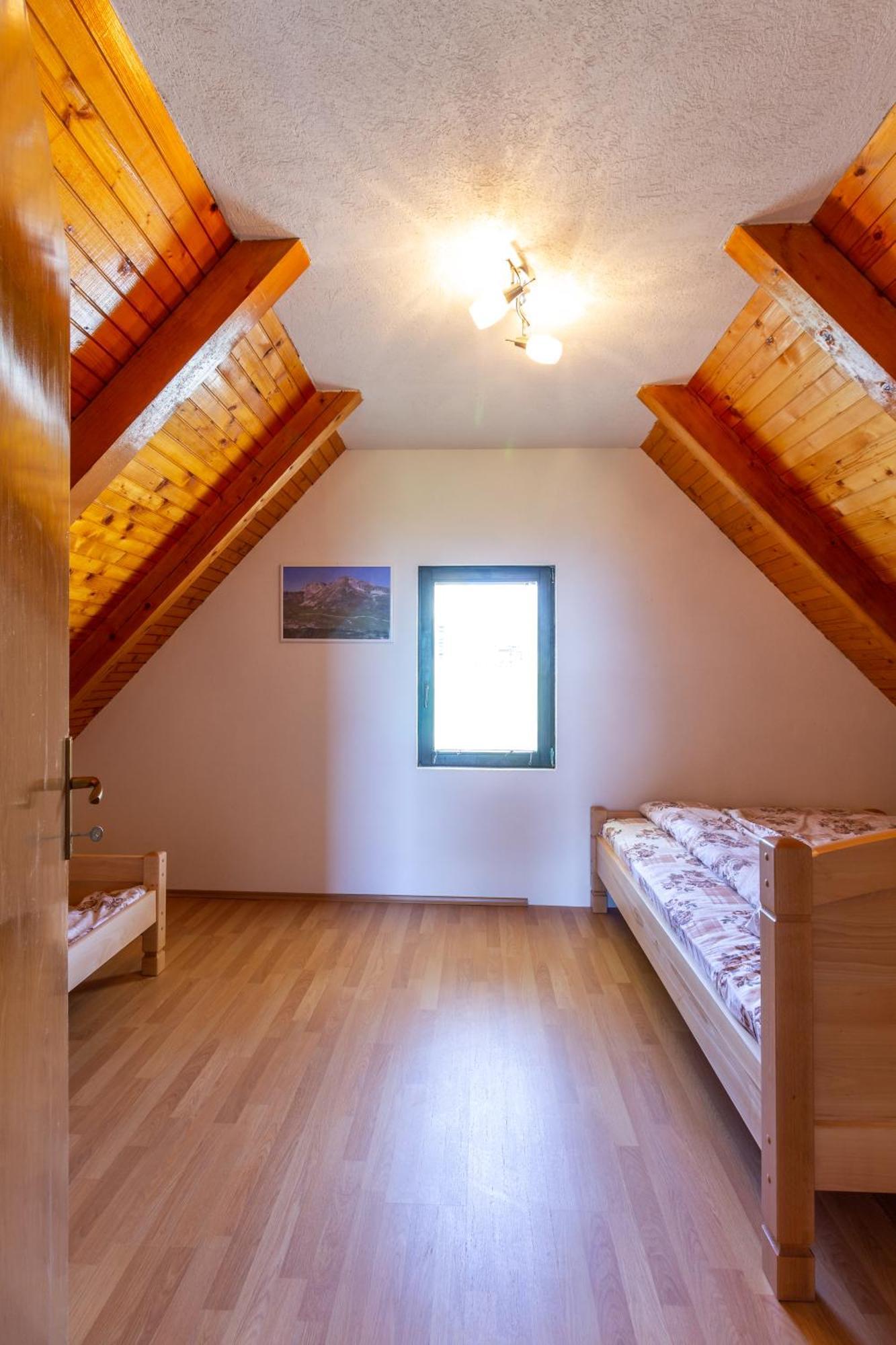 Guesthouse Wolf Zabljak  Ngoại thất bức ảnh