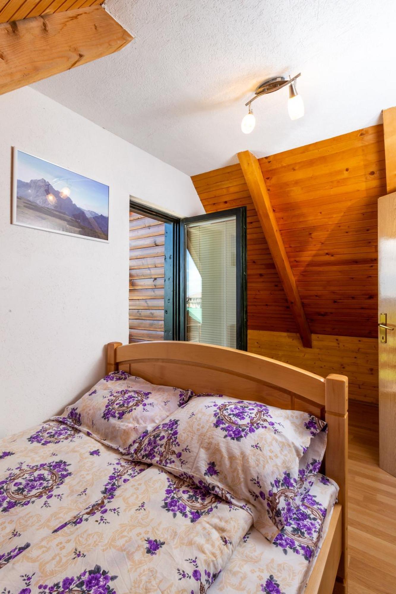 Guesthouse Wolf Zabljak  Ngoại thất bức ảnh
