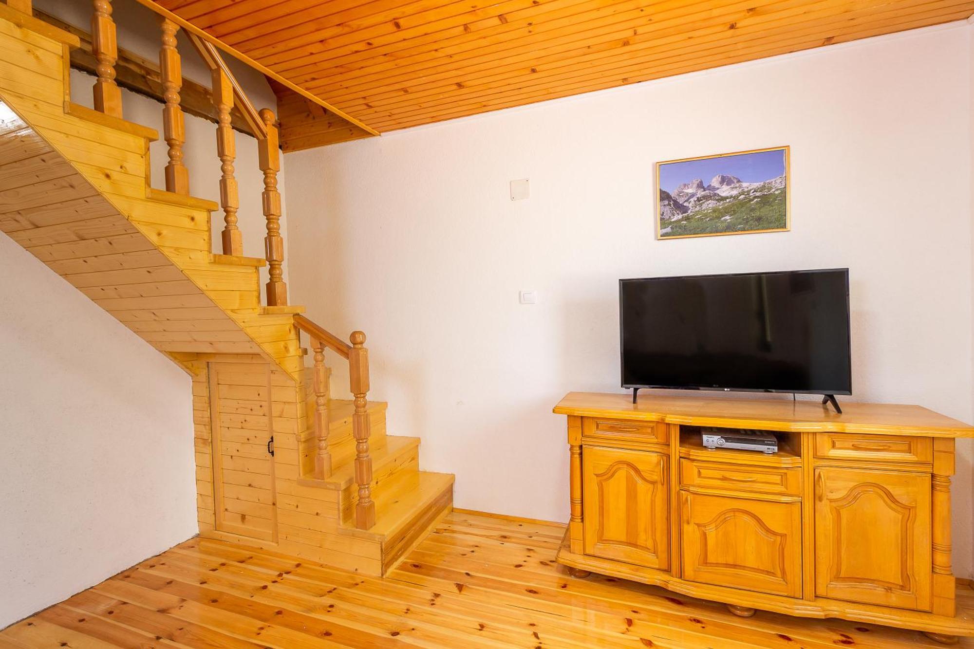Guesthouse Wolf Zabljak  Ngoại thất bức ảnh