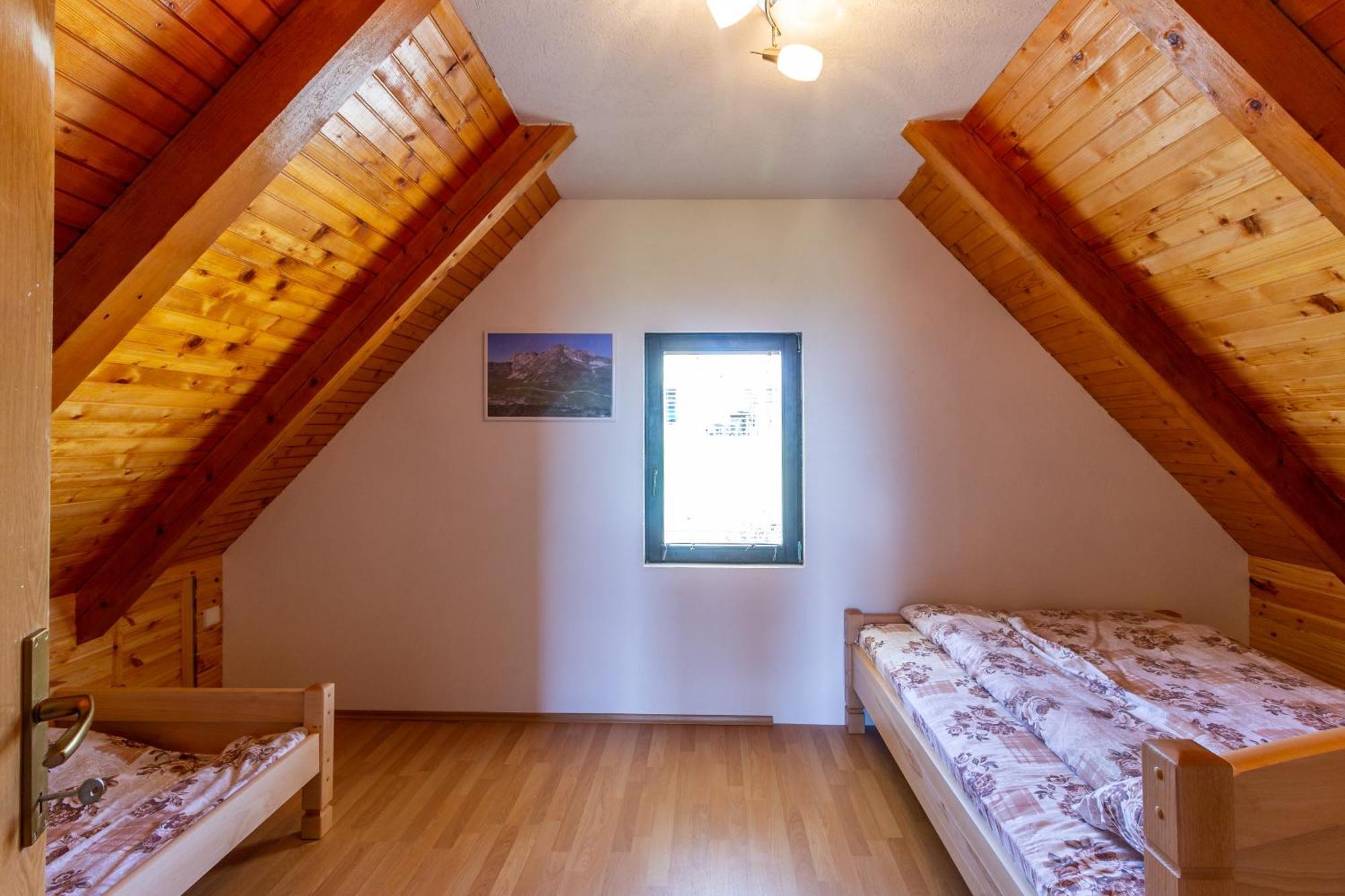 Guesthouse Wolf Zabljak  Ngoại thất bức ảnh