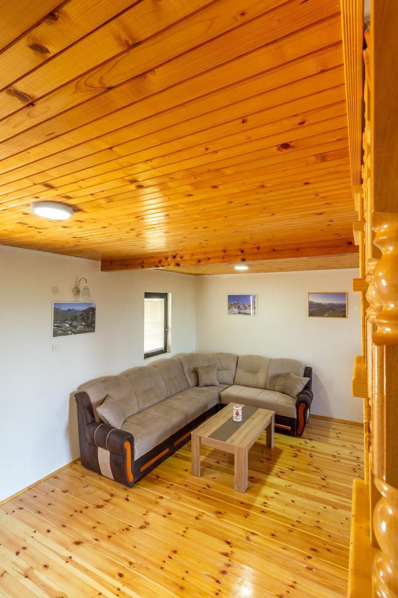 Guesthouse Wolf Zabljak  Ngoại thất bức ảnh